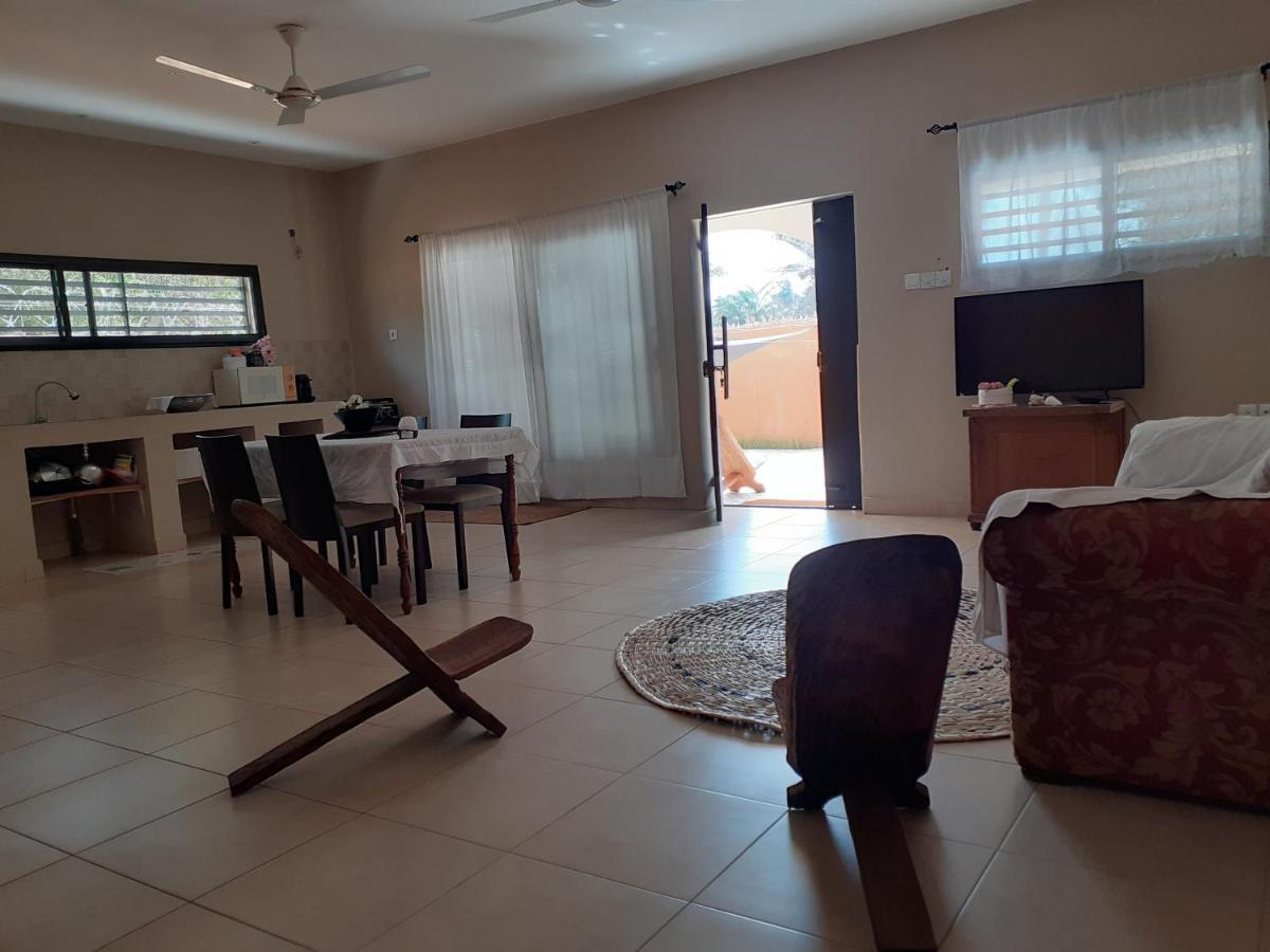 Pombo Kunda Villa Sanyang Bagian luar foto