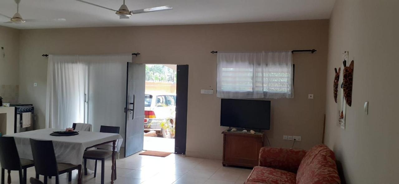 Pombo Kunda Villa Sanyang Bagian luar foto