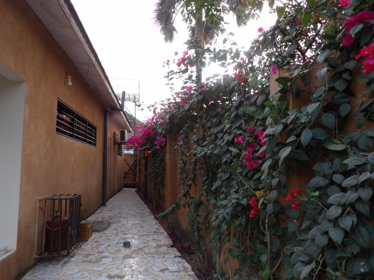 Pombo Kunda Villa Sanyang Bagian luar foto