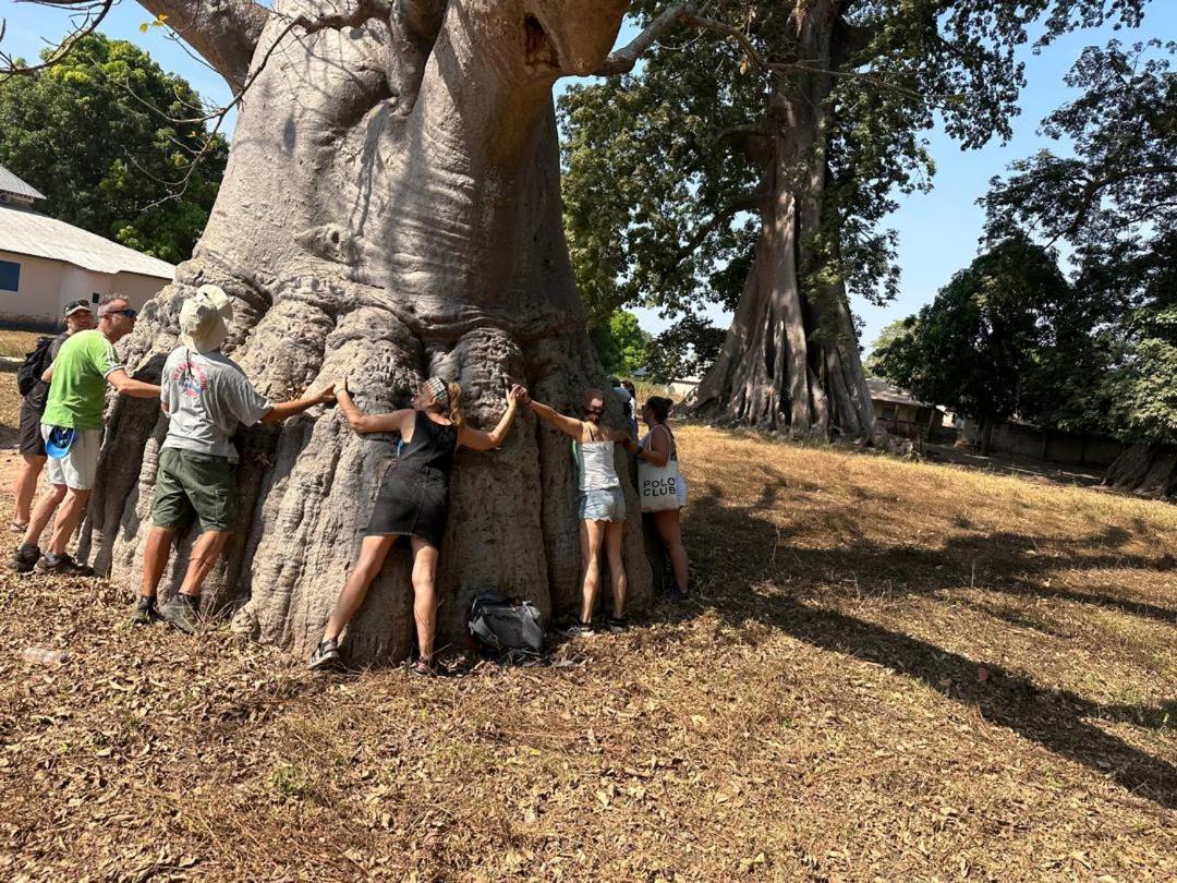 Pombo Kunda Villa Sanyang Bagian luar foto